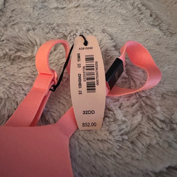 NWT VICTORIA’S SECRET PUSH UP BRA (32DD) - Picture 3 of 3